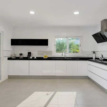 Sleeps 10 Pool Air Con Wifi * Calpe